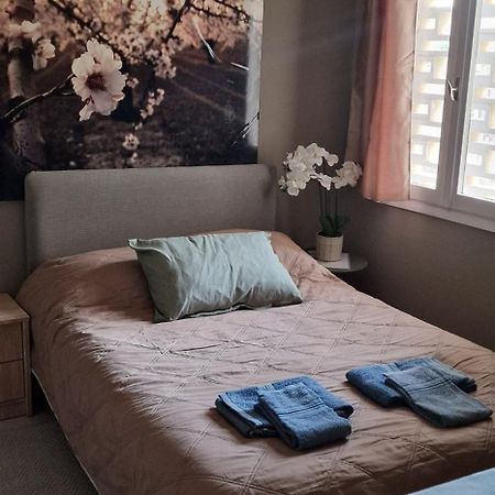 A Cozy Affordable Place At Voula 雅典 外观 照片